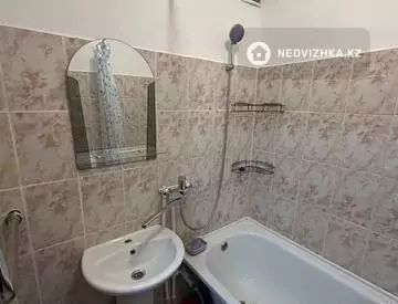 1-комнатная квартира, этаж 4 из 5, 44 м², посуточно