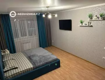 1-комнатная квартира, этаж 4 из 5, 44 м², посуточно