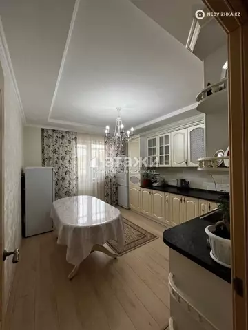 3-комнатная квартира, этаж 8 из 10, 81 м²
