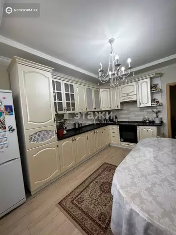 3-комнатная квартира, этаж 8 из 10, 81 м²