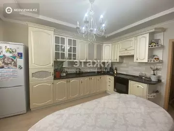 3-комнатная квартира, этаж 8 из 10, 81 м²