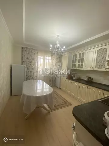 3-комнатная квартира, этаж 8 из 10, 81 м²