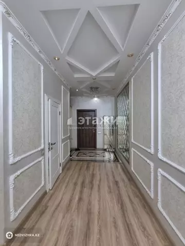 4-комнатная квартира, этаж 10 из 12, 160 м²