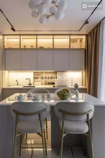 3-комнатная квартира, этаж 4 из 21, 125 м², на длительный срок