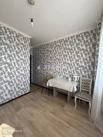 1-комнатная квартира, этаж 10 из 13, 42 м²