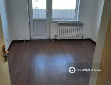 3-комнатная квартира, этаж 3 из 5, 64 м²