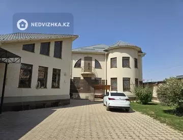 5-комнатный дом, 13.5 соток, 375 м²