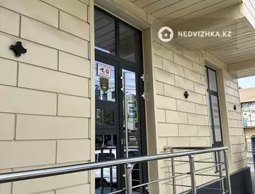 Здание, 3 этажа, 667 м²