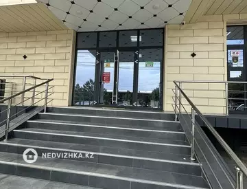 Здание, 3 этажа, 667 м²