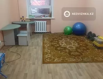 Офисное помещение, этаж 1 из 9, в жилом доме, 25 м²