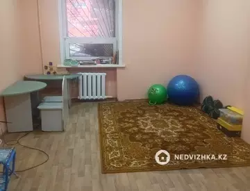 Офисное помещение, этаж 1 из 9, в жилом доме, 25 м²