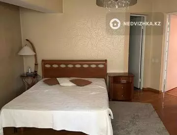 2-комнатная квартира, этаж 4 из 5, 93 м²