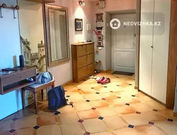 2-комнатная квартира, этаж 4 из 5, 93 м²