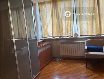 2-комнатная квартира, этаж 4 из 5, 93 м²