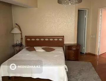 2-комнатная квартира, этаж 4 из 5, 93 м²