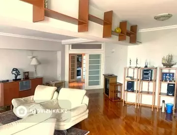 2-комнатная квартира, этаж 4 из 5, 93 м²