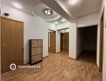 4-комнатная квартира, этаж 4 из 5, 96 м²