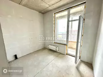 1-комнатная квартира, этаж 12 из 12, 38 м²