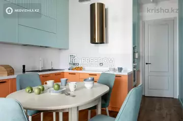 4-комнатная квартира, этаж 5 из 12, 136 м²