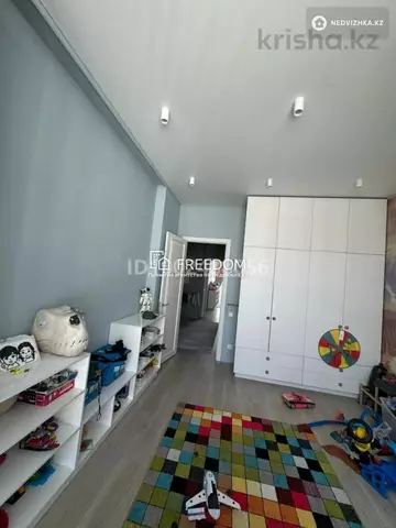 4-комнатная квартира, этаж 8 из 9, 140 м²