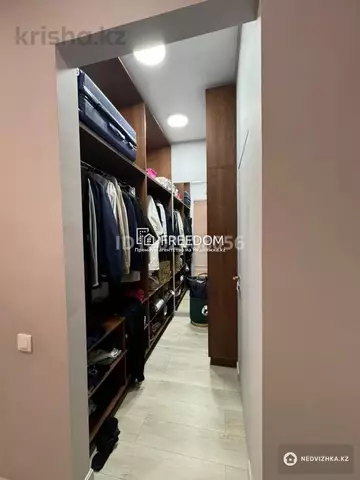 4-комнатная квартира, этаж 8 из 9, 140 м²