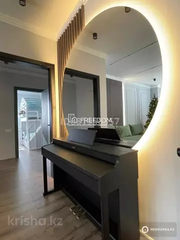 4-комнатная квартира, этаж 8 из 9, 135 м²