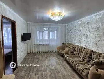 3-комнатная квартира, этаж 6 из 6, 60 м², посуточно