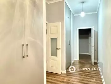 2-комнатная квартира, этаж 4 из 9, 74 м²