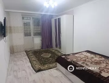3-комнатная квартира, этаж 5 из 7, 100 м², на длительный срок