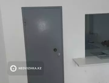 Офисное помещение, этаж 1 из 5, в жилом доме, 63 м²