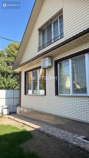 6-комнатный дом, 4 соток, 280 м², на длительный срок