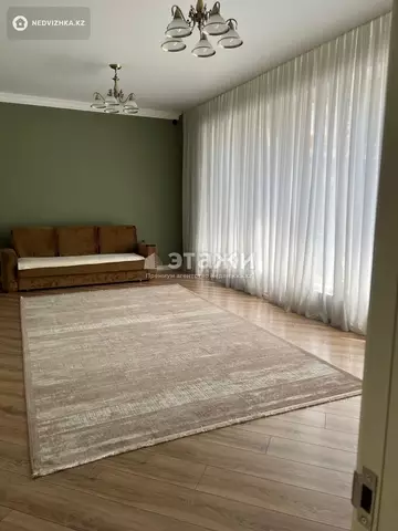 6-комнатный дом, 4 соток, 280 м², на длительный срок
