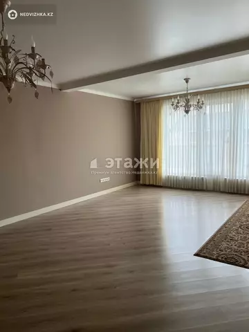 6-комнатный дом, 4 соток, 280 м², на длительный срок