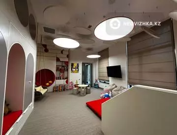 4-комнатная квартира, этаж 2 из 8, 182 м²