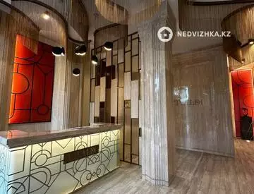 4-комнатная квартира, этаж 2 из 8, 182 м²