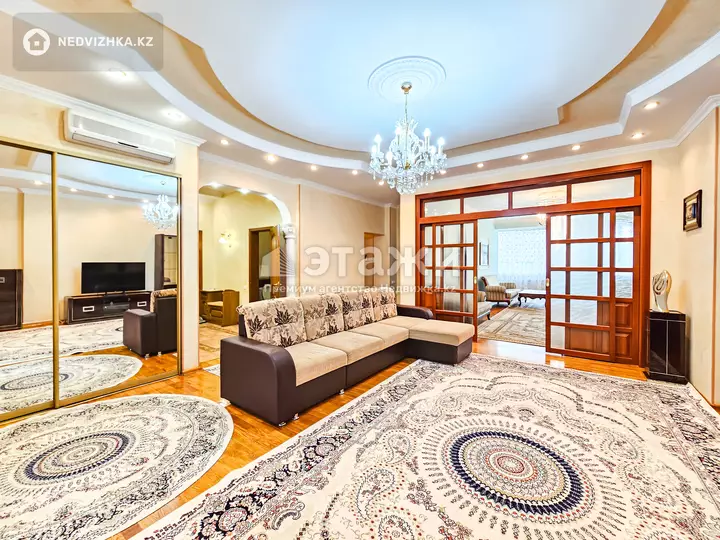 200 м², 5-комнатная квартира, этаж 4 из 6, 200 м², на длительный срок, изображение - 1