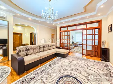 5-комнатная квартира, этаж 4 из 6, 200 м², на длительный срок