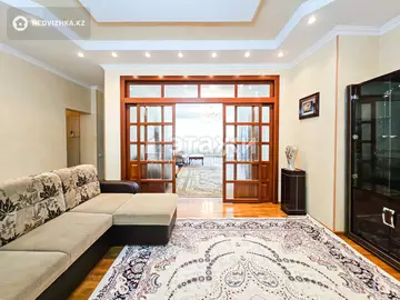 5-комнатная квартира, этаж 4 из 6, 200 м², на длительный срок