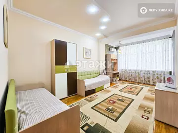 5-комнатная квартира, этаж 4 из 6, 200 м², на длительный срок