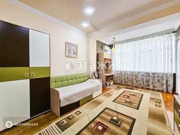 5-комнатная квартира, этаж 4 из 6, 200 м², на длительный срок