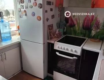 4-комнатная квартира, этаж 4 из 5, 63 м²