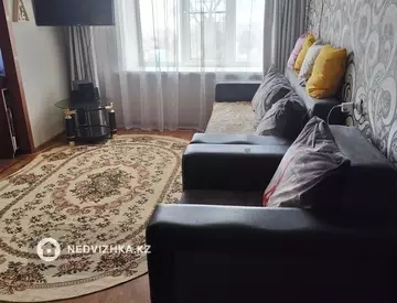 4-комнатная квартира, этаж 4 из 5, 63 м²