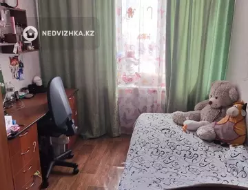 4-комнатная квартира, этаж 4 из 5, 63 м²