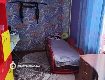 4-комнатная квартира, этаж 4 из 5, 63 м²