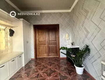 6-комнатный дом, 20 соток, 2 000 м²
