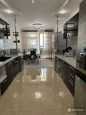 3-комнатная квартира, этаж 15 из 16, 122 м²