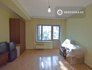 4-комнатная квартира, этаж 4 из 5, 77 м²