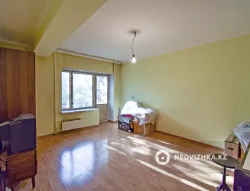 4-комнатная квартира, этаж 4 из 5, 77 м²