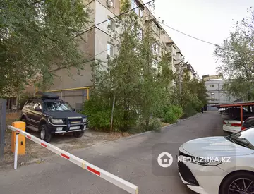 4-комнатная квартира, этаж 4 из 5, 77 м²