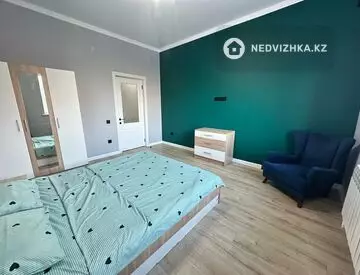 2-комнатная квартира, этаж 1 из 10, 51 м², посуточно
